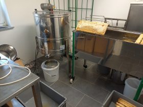 Bio-Honiggewinnung Bio-Honiggewinnung